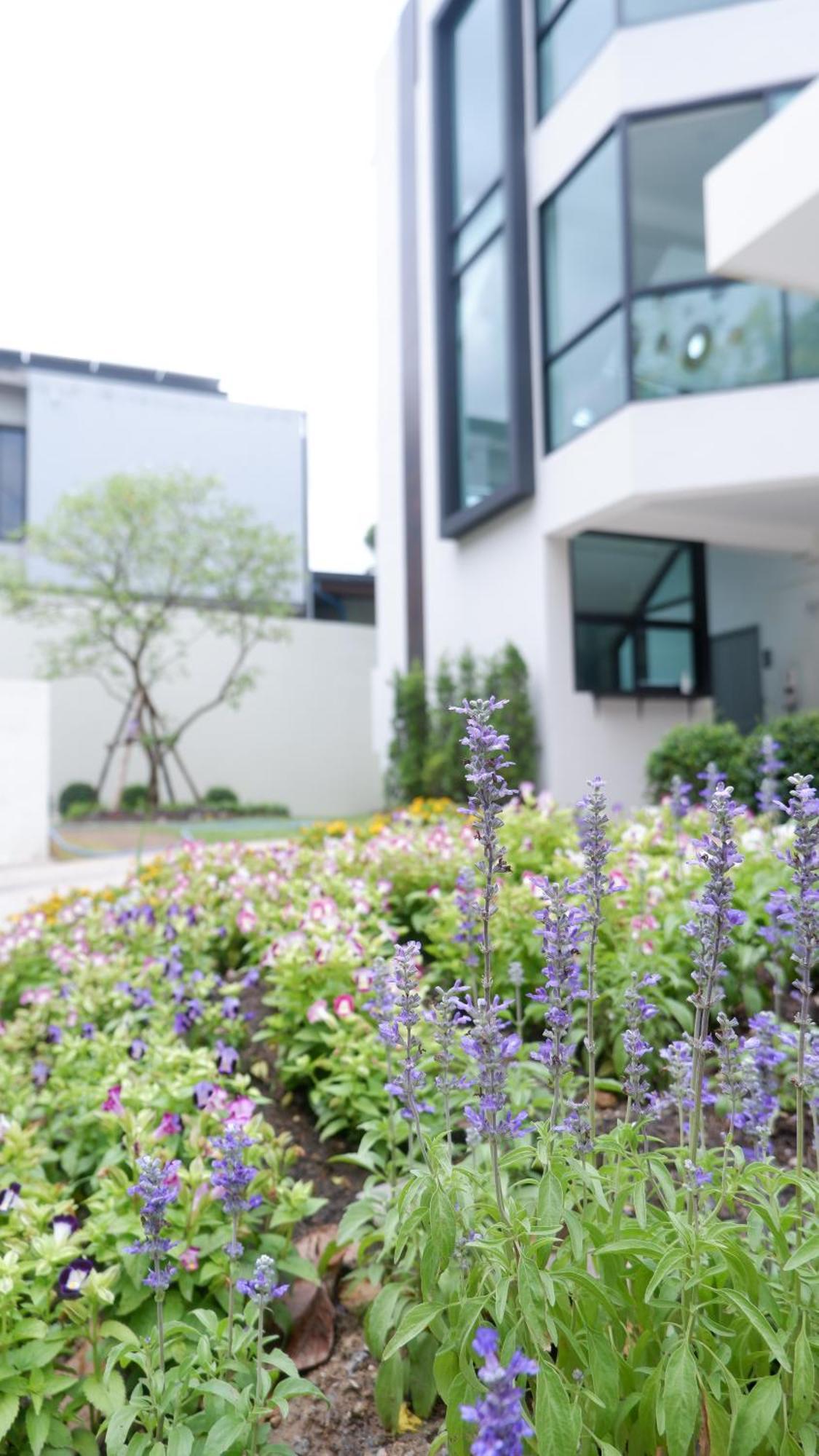 Darin Chiangmai Hotel And Residence Chiang Mai Exterior photo